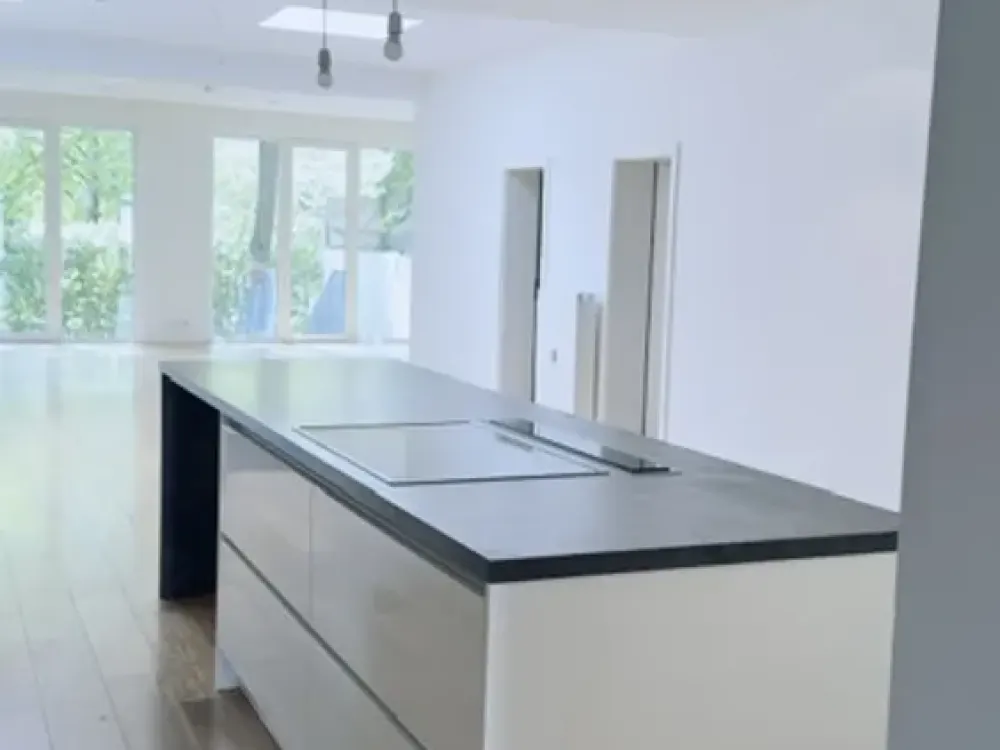 Großzügiges Wohnen mit besonderem Flair, Stilvolle 5 ZW auf zwei Ebenen mit eigenem Garten