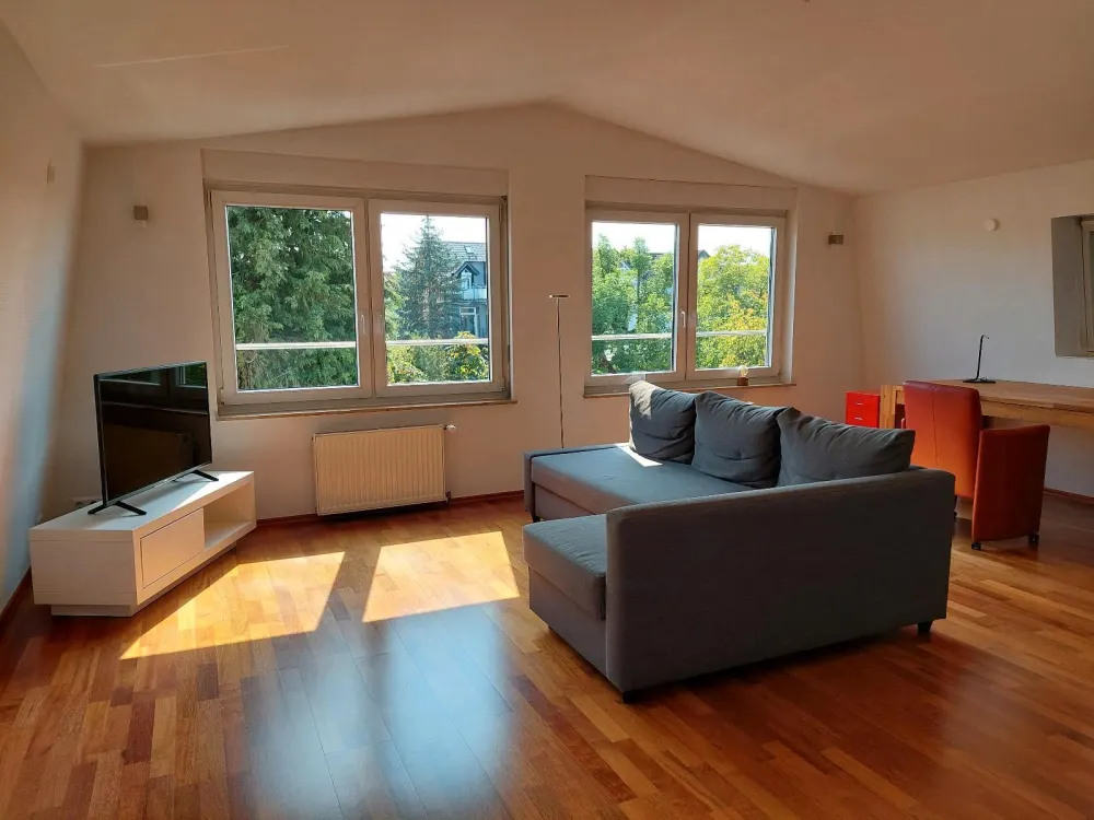 Schöne Teilmöblierte 3 Zimmer DG Wohnung zu vermieten!