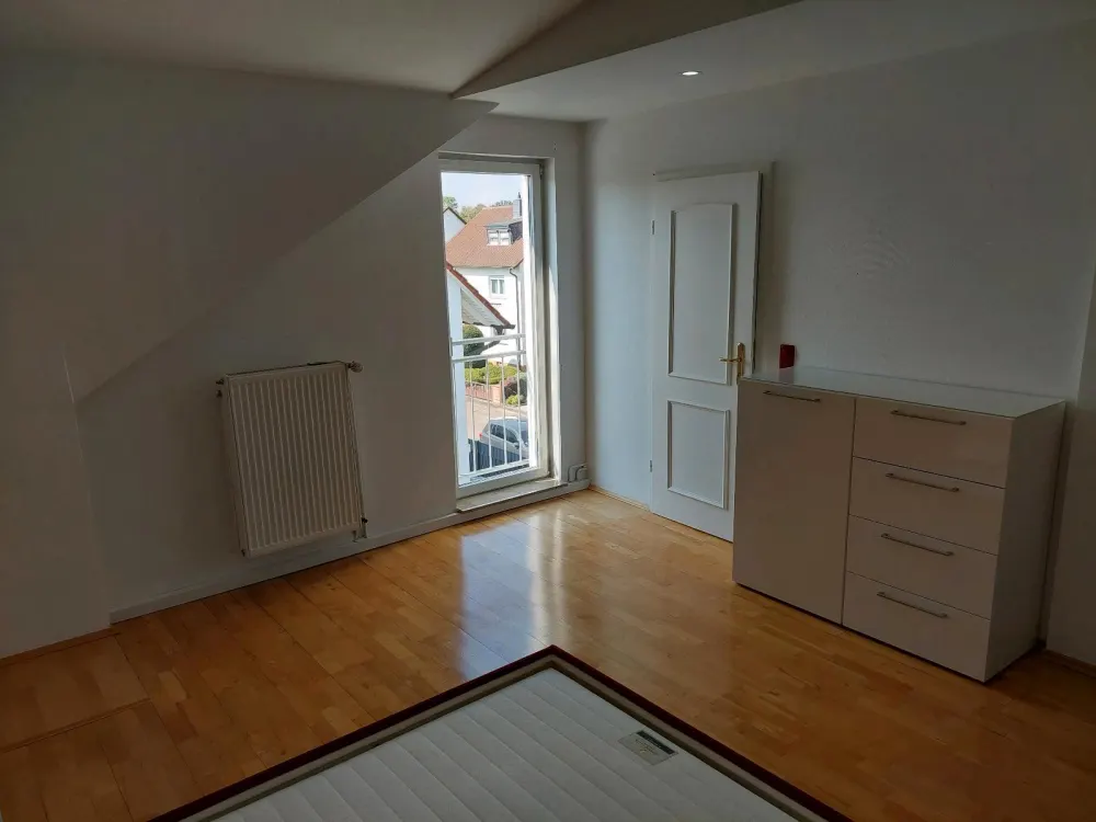 Schöne Teilmöblierte 3 Zimmer DG Wohnung zu vermieten!
