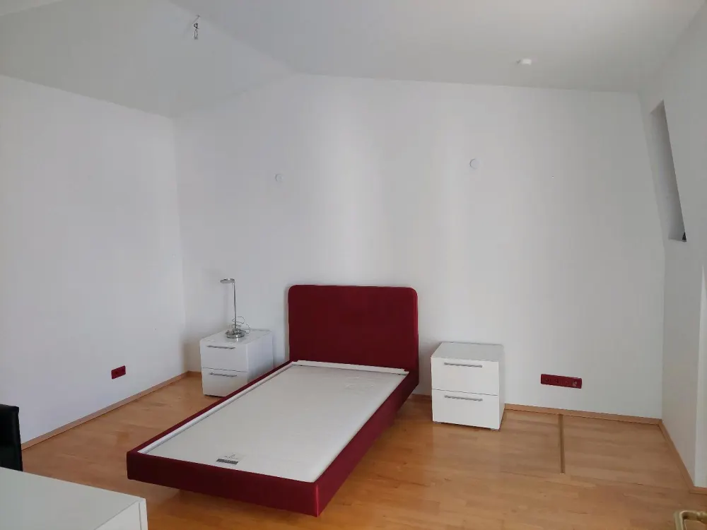 Schöne Teilmöblierte 3 Zimmer DG Wohnung zu vermieten!
