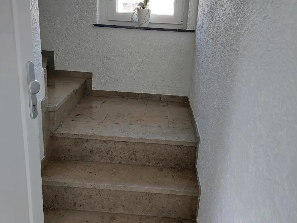 Schöne Teilmöblierte 3 Zimmer DG Wohnung zu vermieten!
