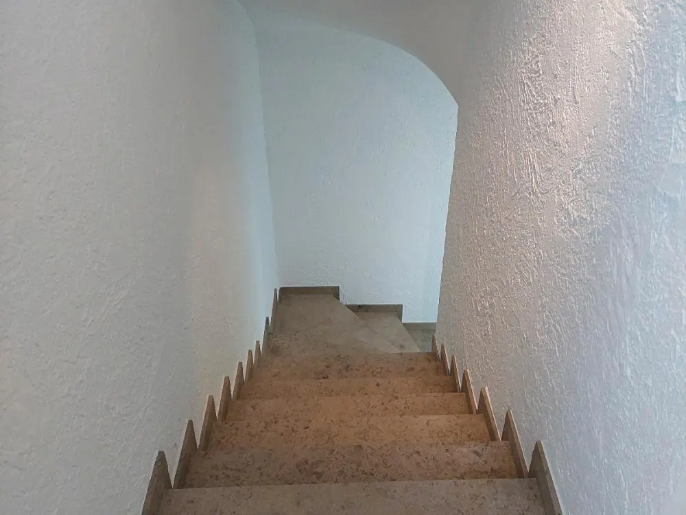 Schöne Teilmöblierte 3 Zimmer DG Wohnung zu vermieten!