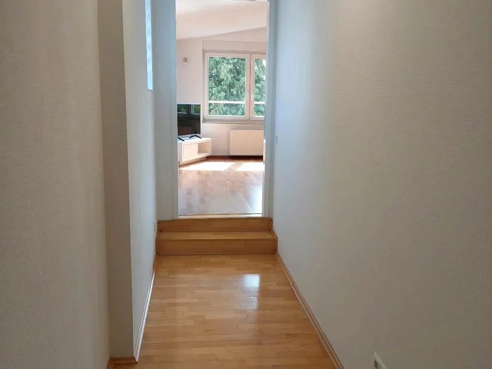 Schöne Teilmöblierte 3 Zimmer DG Wohnung zu vermieten!