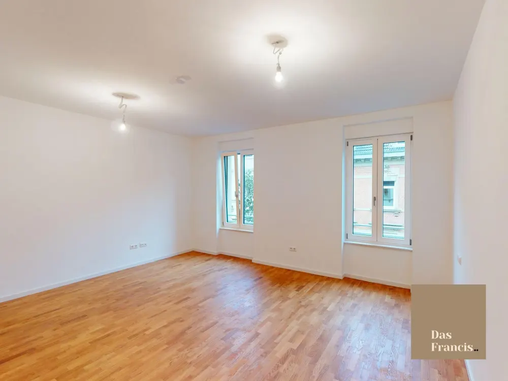 *Including Moving Bonus* Beautiful 3-Room Apartment with Balcony in Weststadt.