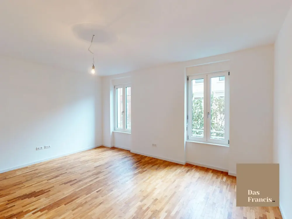 *Including Moving Bonus* Beautiful 3-Room Apartment with Balcony in Weststadt.