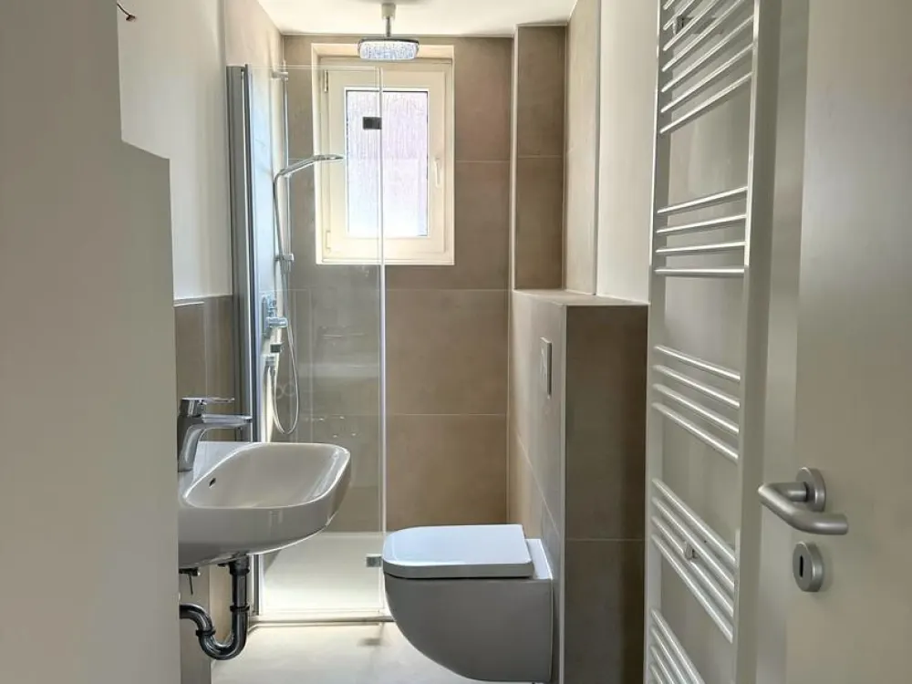Modern wohnen mit Parkblick. Sanierte 3-Zimmer-Wohnung in zentraler Lage