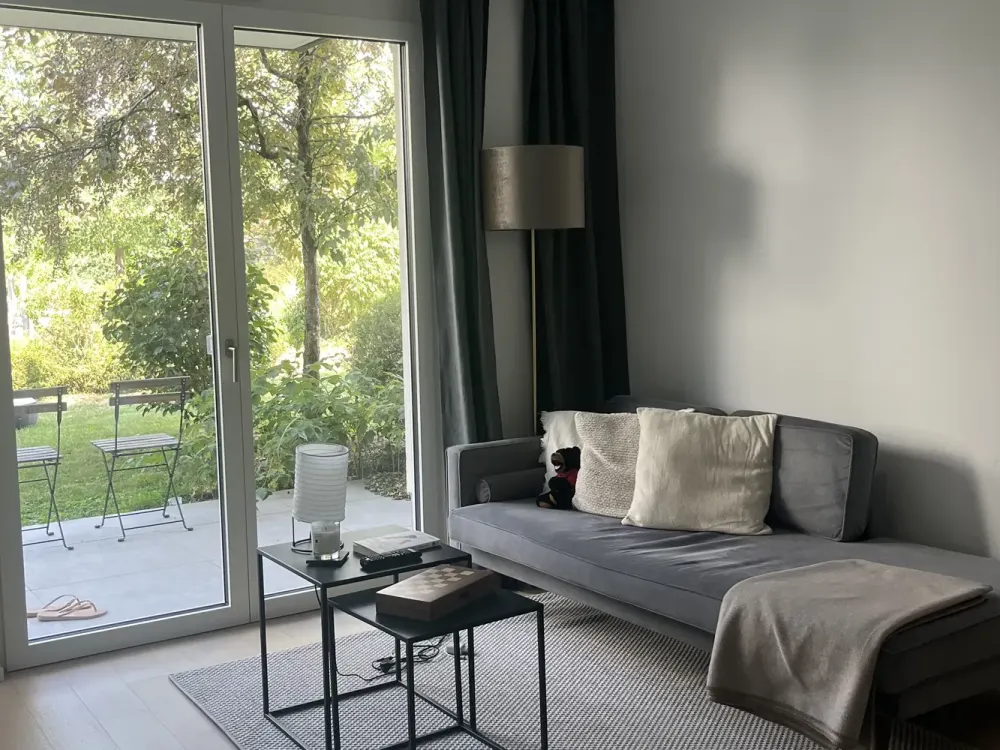 Vollmöblierte, helle 1-Zimmer-Neubauwohnung mit Garten in München-Harlaching