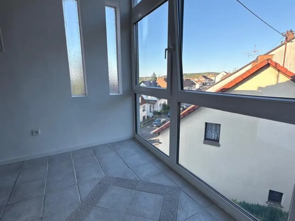Bright Gallery-Style 85sqm Attic Apartment Riegelsberg
