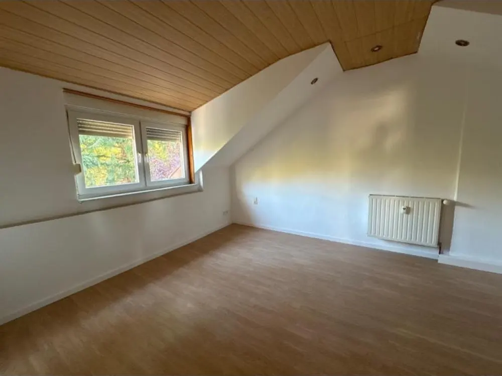 Bright Gallery-Style 85sqm Attic Apartment Riegelsberg