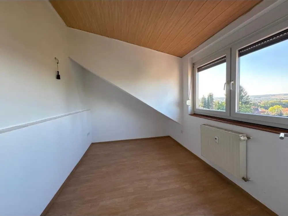 Bright Gallery-Style 85sqm Attic Apartment Riegelsberg