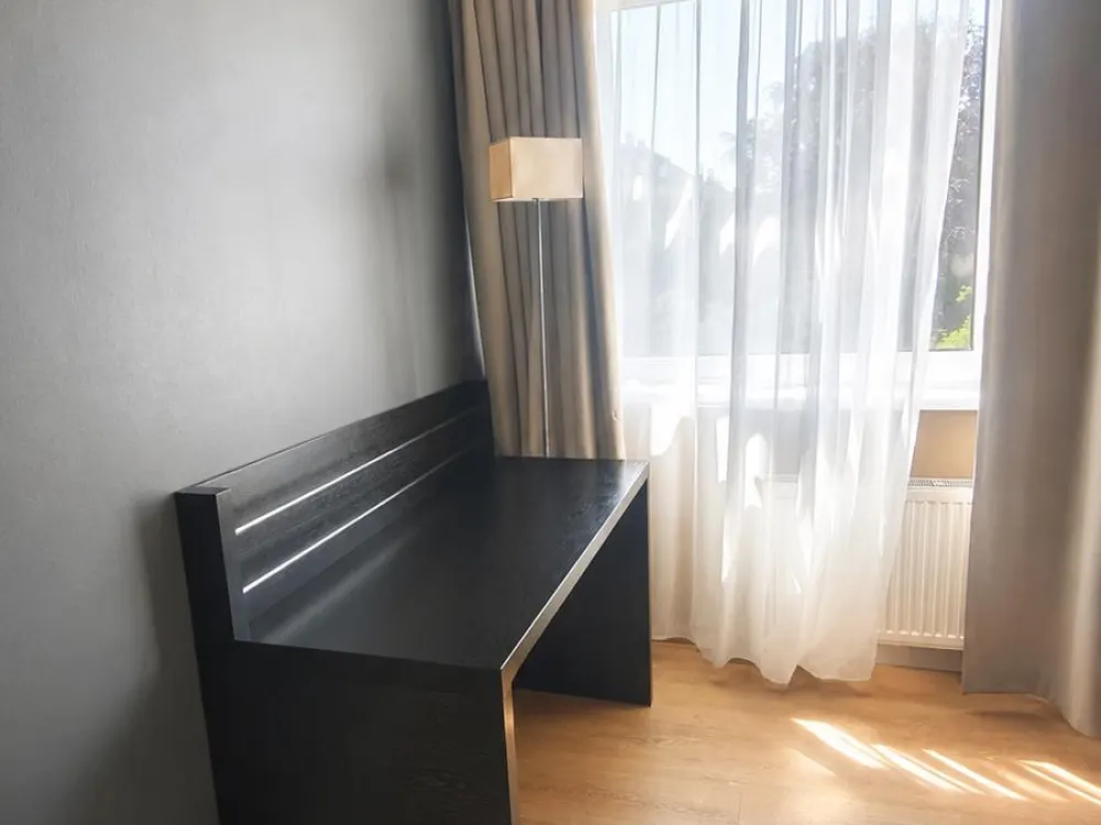 Hotel-Atmosphäre: vollausgestattetes möbliertes ehemaliges Hotelzimmer in Karlsruhe zu vermieten.
