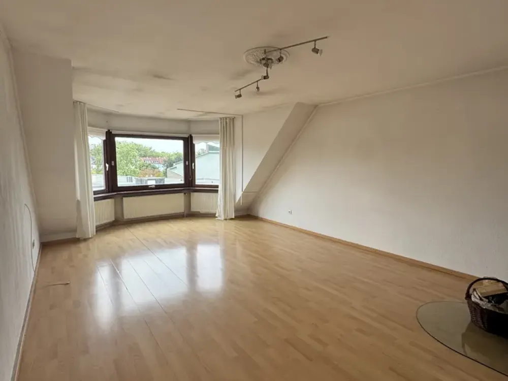 Lichtdurchflutete 3-4 Zimmer Wohnung mit ausgebautem Dachboden in Bremen-Hastedt