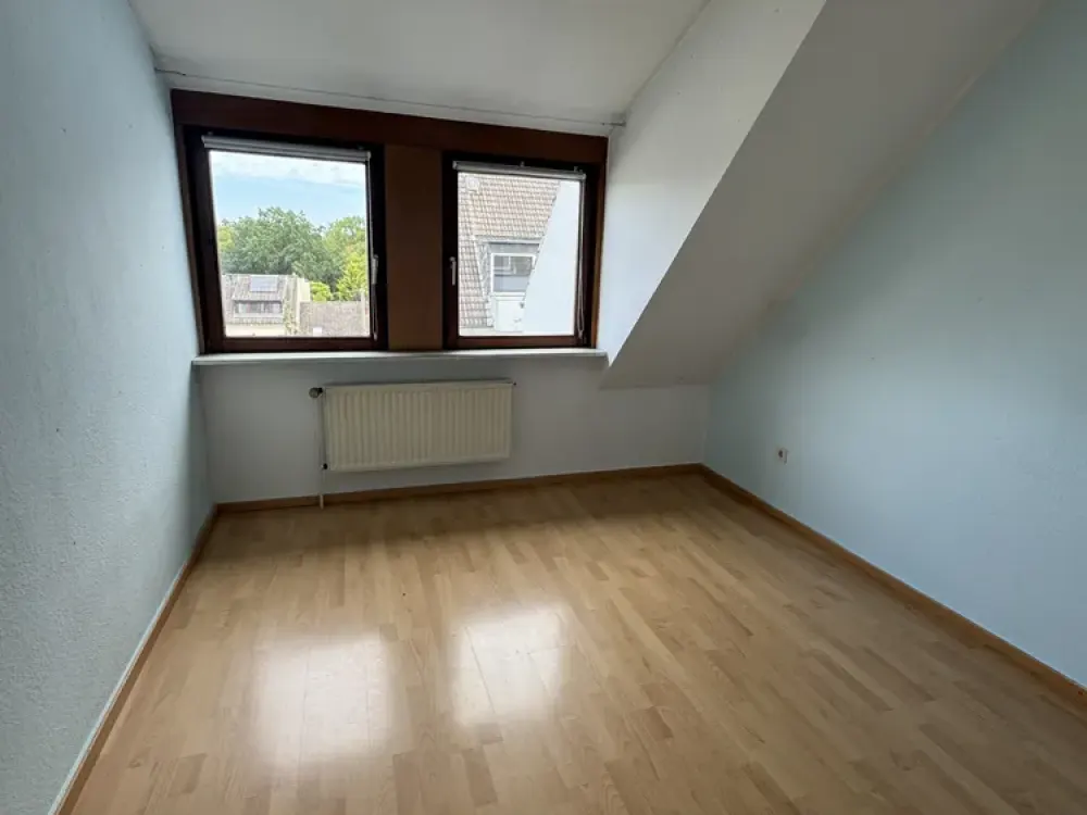 Lichtdurchflutete 3-4 Zimmer Wohnung mit ausgebautem Dachboden in Bremen-Hastedt
