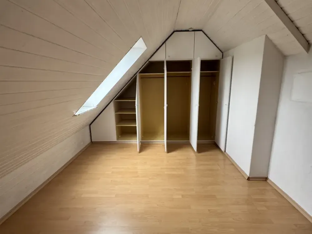 Lichtdurchflutete 3-4 Zimmer Wohnung mit ausgebautem Dachboden in Bremen-Hastedt