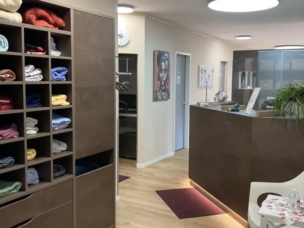 مساحة مكتبية/عيادة جذابة مع مواقف سيارات تحت الأرض في موقع جيد جداً في فيلباخ-شميدن