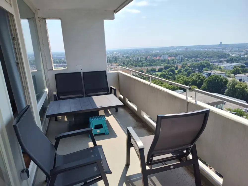 Traumhafte 3-Zimmer-Wohnung in Bornheim: Skyline-Blick, 2 Balkone & neue Ausstattung!