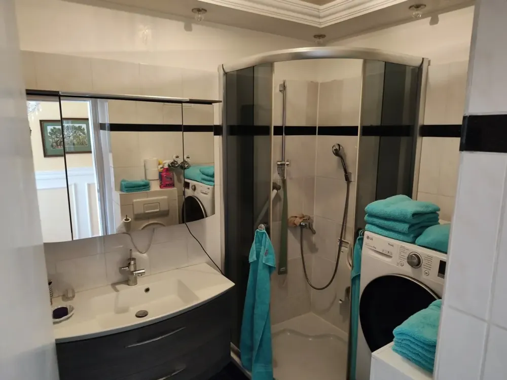 Traumhafte 3-Zimmer-Wohnung in Bornheim: Skyline-Blick, 2 Balkone & neue Ausstattung!