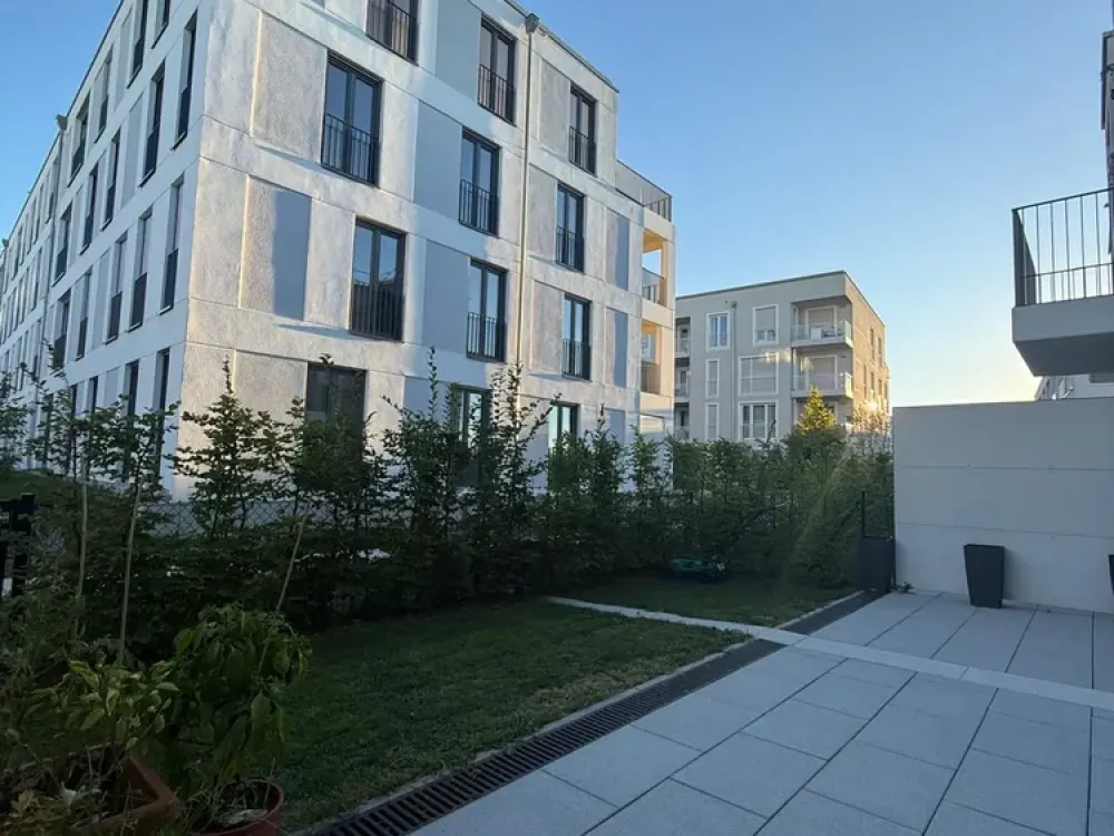 Quiet Living in Langwied: High-Quality 3-Room Apartment with Terrace and Garden