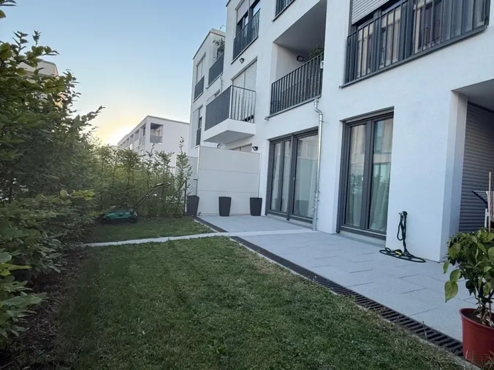 Quiet Living in Langwied: High-Quality 3-Room Apartment with Terrace and Garden