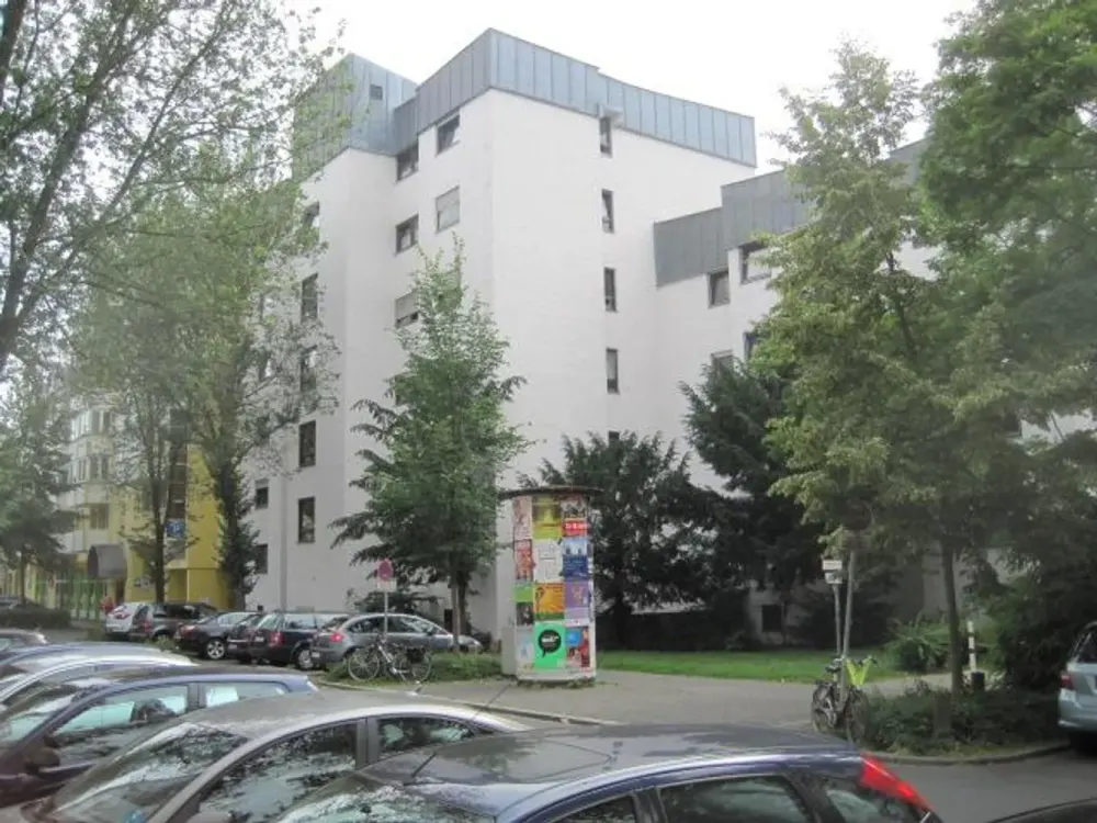 A great living experience: central 4-room apartment with balcony!