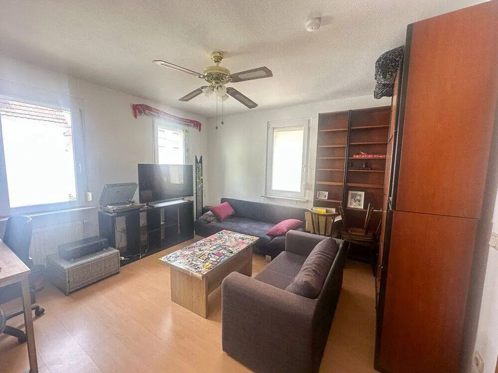 Schöne 2-Zimmer-Wohnung mit großem Balkon und Einbauküche