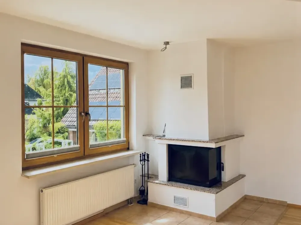 Helle, großzügige Wohnung in gepflegtem Zweifamilienhaus mit weitläufigem Garten und Terrasse
