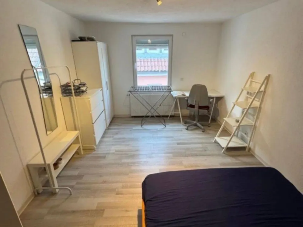 Helles 20 m2 WG Zimmer IN 4ER WG im Zentrum von S-Degerloch