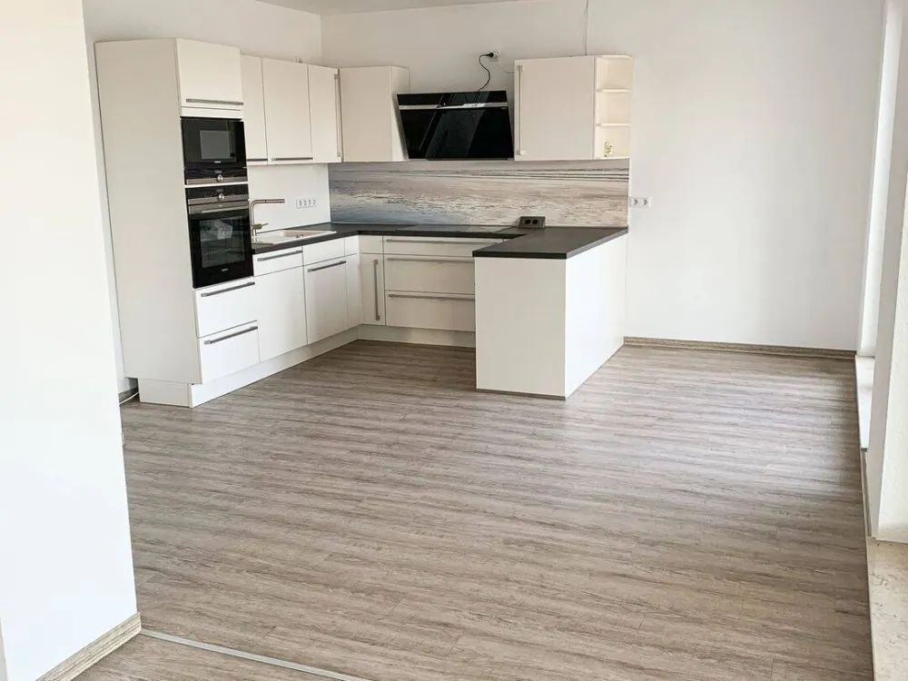 Large 4-Room Apartment for Families in Johannesvorstadt