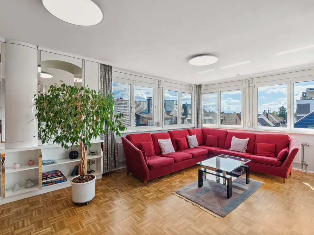 Exklusives möbliertes Penthouse | ca. 100 m² | 3,5 Zimmer | Loggia | Zentrum