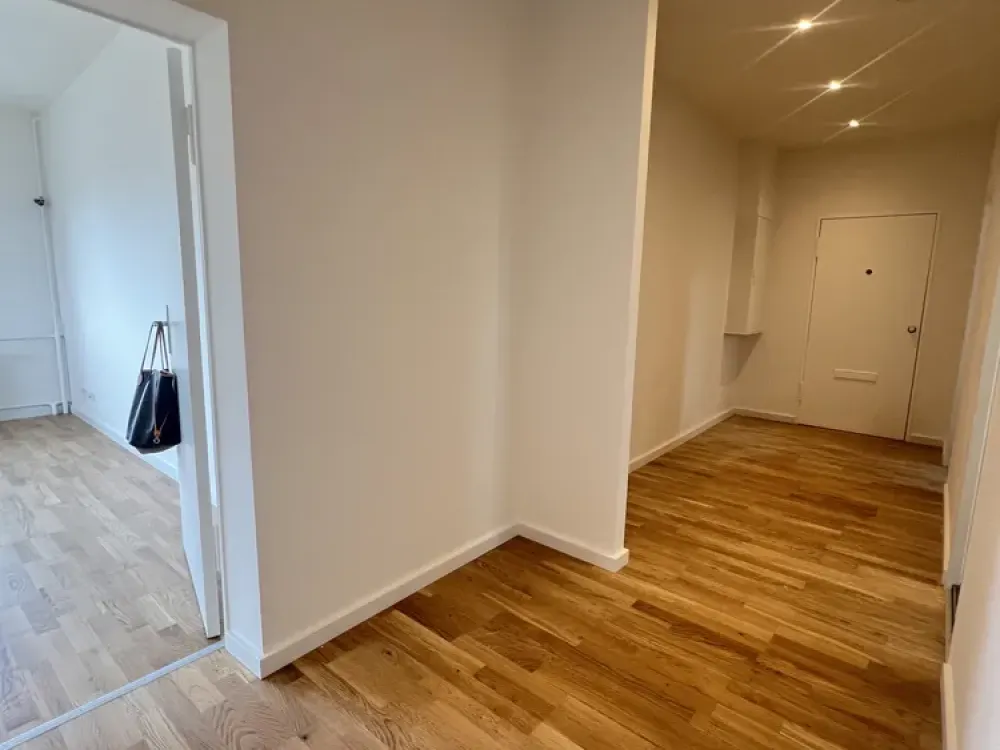 ** TOP SANIERT IM ERSTBEZUG, MIT EBK UND BALKON **