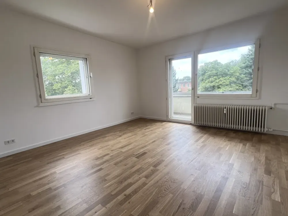 ** TOP SANIERT IM ERSTBEZUG, MIT EBK UND BALKON **