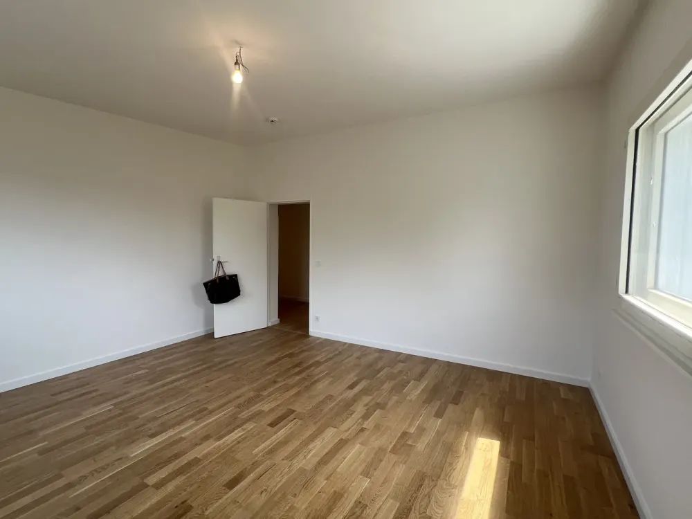 ** TOP SANIERT IM ERSTBEZUG, MIT EBK UND BALKON **