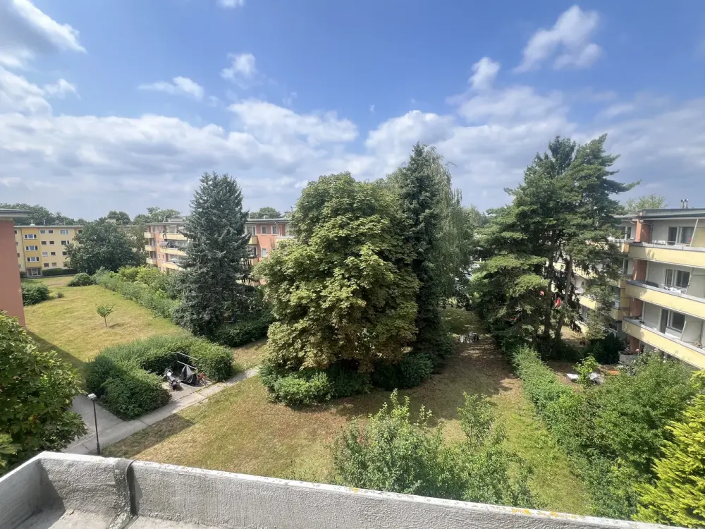 ** TOP SANIERT IM ERSTBEZUG, MIT EBK UND BALKON **