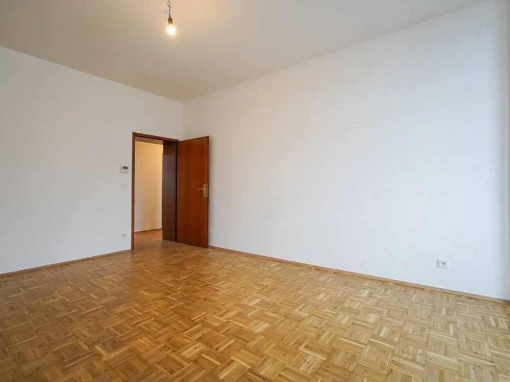 Mörsenbroich: Charmante Altbauwohnung mit Balkon
