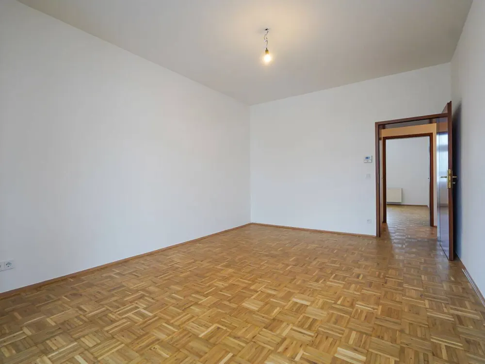 Mörsenbroich: Charmante Altbauwohnung mit Balkon