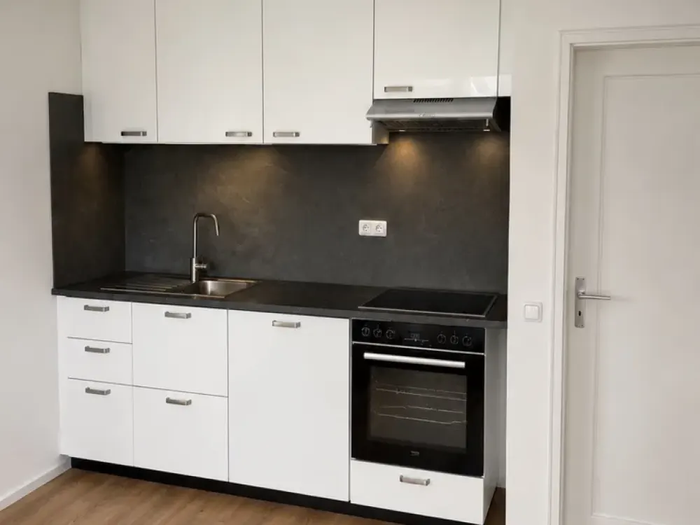 Erstbezug nach Sanierung, 1-Zimmer-Wohnung mit Balkon & Parkplatz in Hamburg