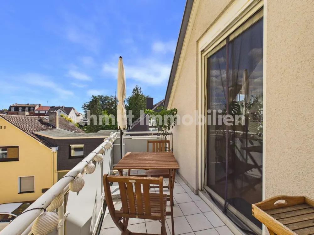Helle Maisonette-Wohnung mit Balkon & Stellplatz in Alt-Griesheim