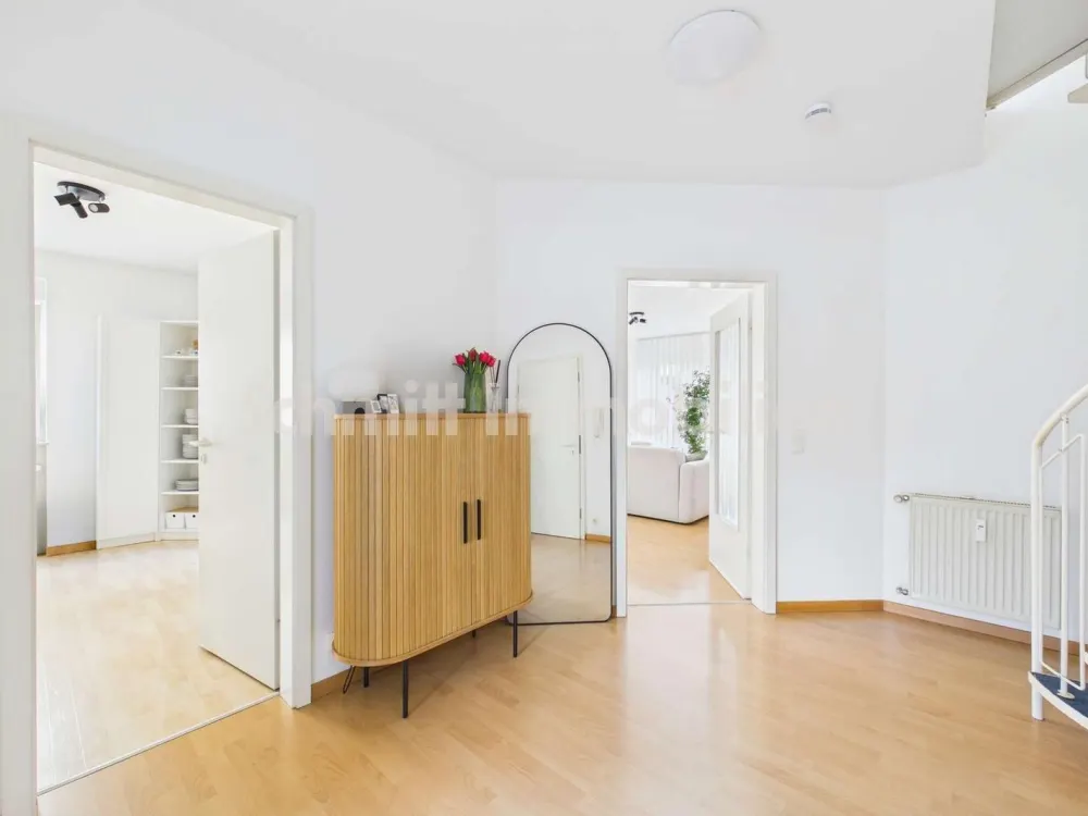Helle Maisonette-Wohnung mit Balkon & Stellplatz in Alt-Griesheim