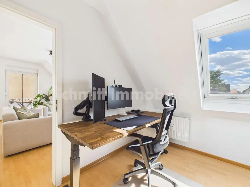 Helle Maisonette-Wohnung mit Balkon & Stellplatz in Alt-Griesheim