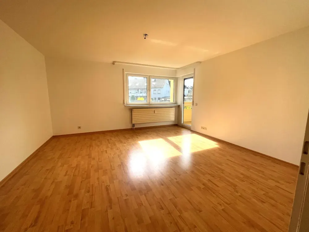 Schöne, renovierte 3 Zi-Whg. (ca. 83 m²) mit Balkon, EBK und TG
