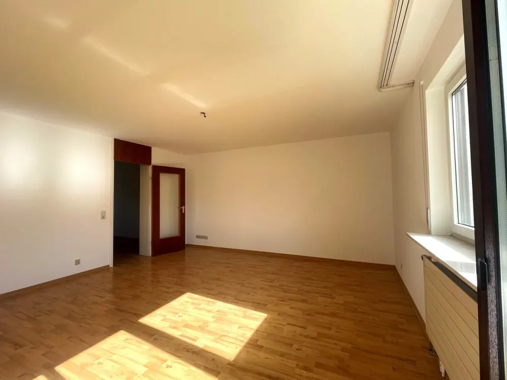 Schöne, renovierte 3 Zi-Whg. (ca. 83 m²) mit Balkon, EBK und TG
