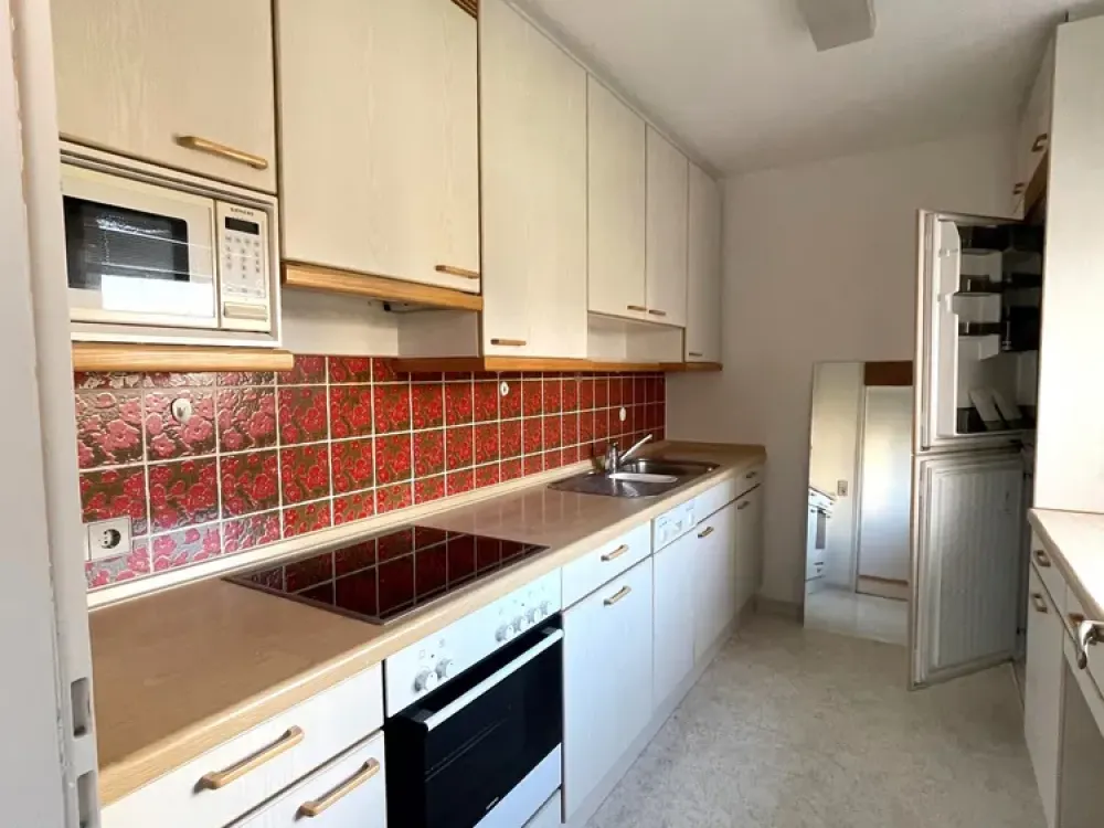 Schöne, renovierte 3 Zi-Whg. (ca. 83 m²) mit Balkon, EBK und TG