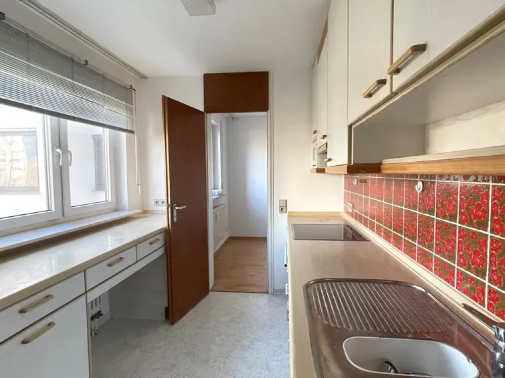 Schöne, renovierte 3 Zi-Whg. (ca. 83 m²) mit Balkon, EBK und TG
