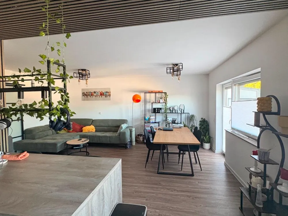 2024 sanierte 2,5 Zimmer in Rösrath 1. Etage mit Stellplatz EBK