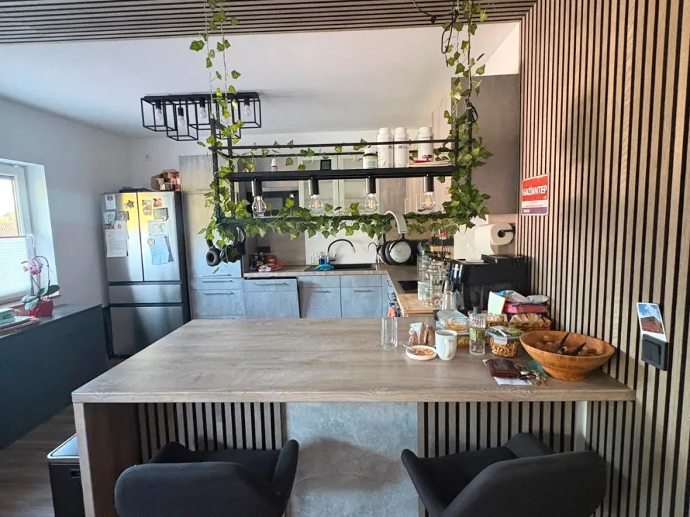 2024 sanierte 2,5 Zimmer in Rösrath 1. Etage mit Stellplatz EBK