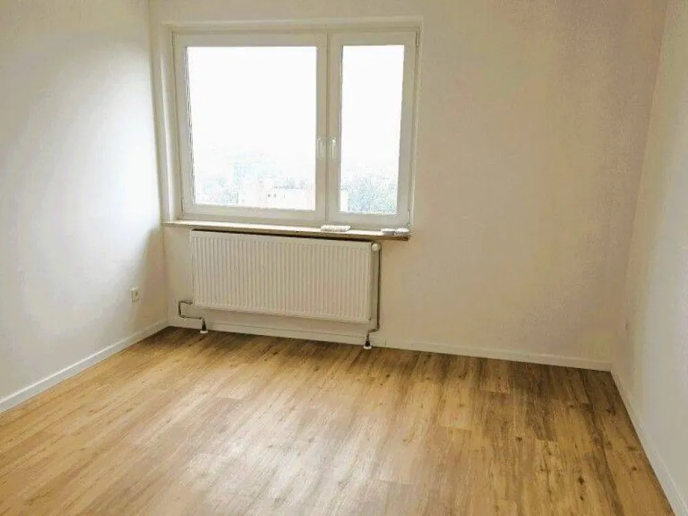 Neu sanierte 3 Zi.-ETW mit Balkon und Weitblick - Nähe Messe / Wohnung mieten