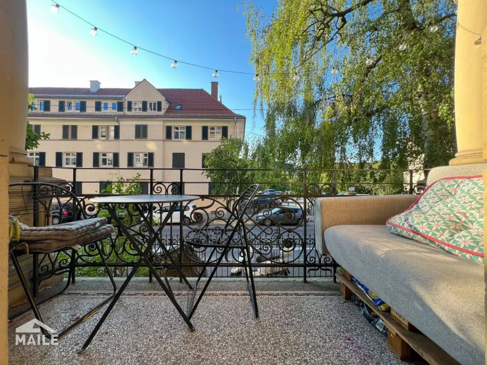 Großzügige 5,5 Zimmer Altbauwohnung mit Balkon und Loggia im beliebten Stuttgarter Süden