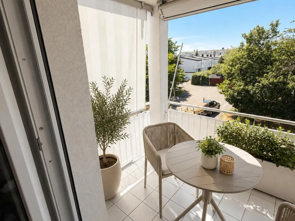 KIT Nord: furnished bright 4-room apartment with large living area