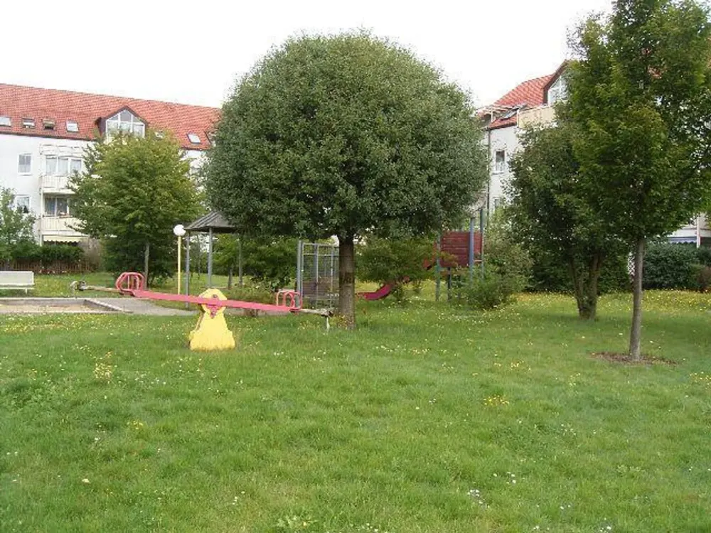 neu renoviert - Balkon -Tiefgarage - Top Lage im Grünen