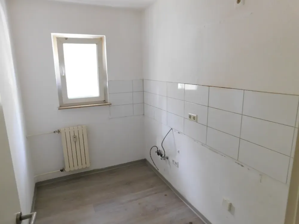 2 Zimmer Wohnung mit etwas Farbe leicht einzugsbereit!
